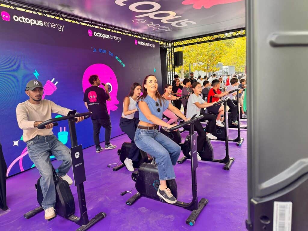 pantalla led gigante interactiva con bicicletas