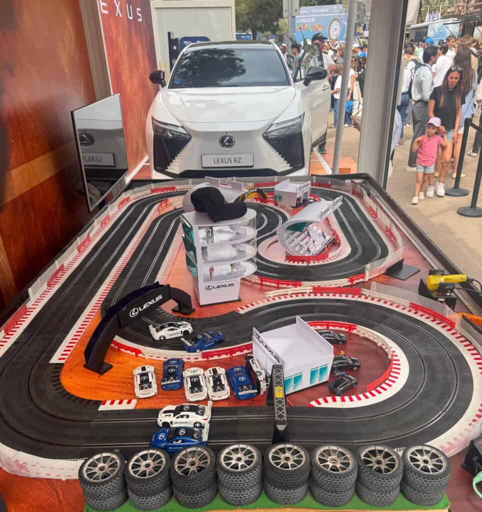 dinamizacion de evento con circuito scalextric