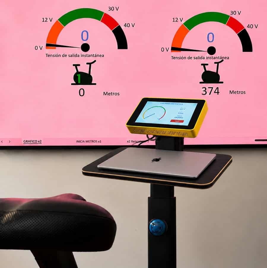 puesto de trabajo con bicicleta generadora para cargar telefonos